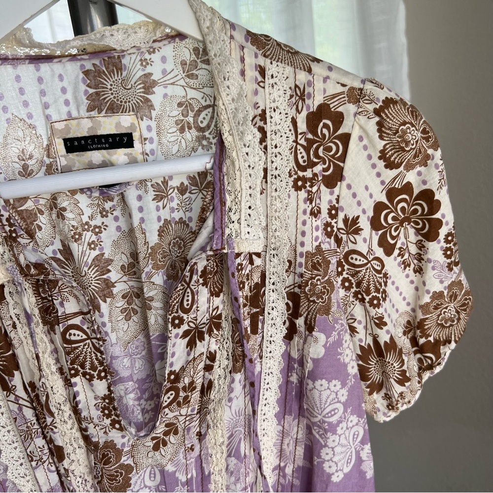 Sanctuary Lavender Cream Floral Graphic Ruched Blouse - Picture 4 of 8